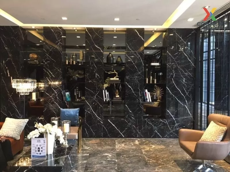 FOR SALE condo , The Base Park East Sukhumvit 77 , Duplex , corne